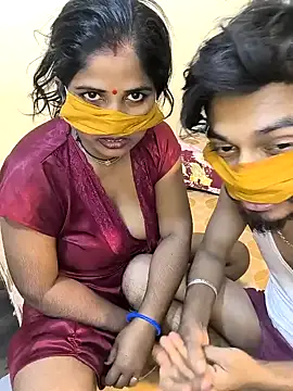 Snapshot of Indian_Lust_Couple chatting on 12-01-24, 10:10 Indian Lust Couple online show from 12-01-24, 10:10