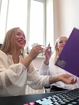 mur girl online show from 02-15-25, 08:33