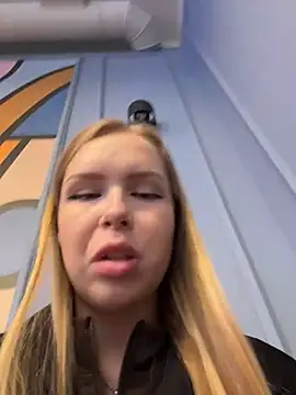 mur girl online show from 10-05-25, 12:14