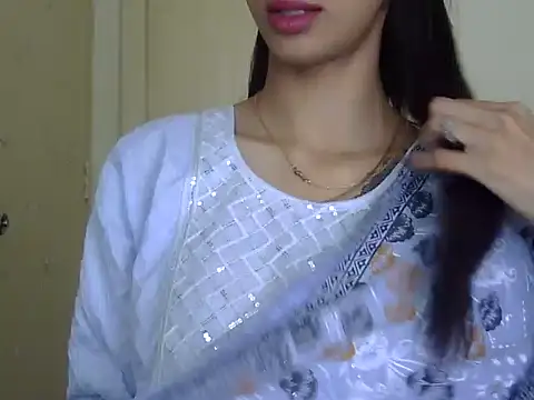 Snapshot of MAAYRA_09 chatting on 04-30-26, 05:47 MAAYRA 09 online show from 04-30-26, 05:47