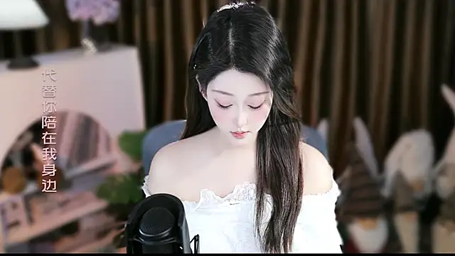 Snapshot of Arwyn-rr chatting on 12-18-25, 11:27 Arwyn-rr online show from 12-18-25, 11:27