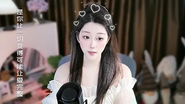 Snapshot of Arwyn-rr chatting on 12-21-25, 01:18 Arwyn-rr online show from 12-21-25, 01:18