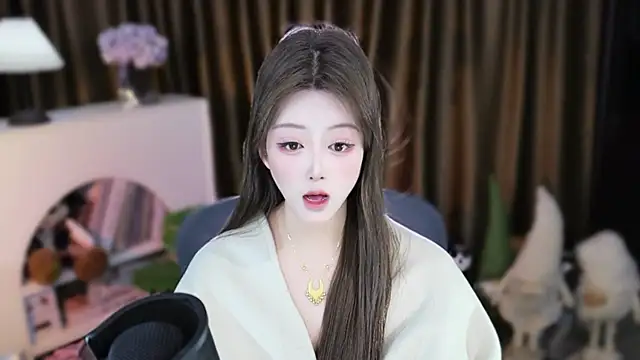 Snapshot of Arwyn-rr chatting on 03-05-26, 12:45 Arwyn-rr online show from 03-05-26, 12:45