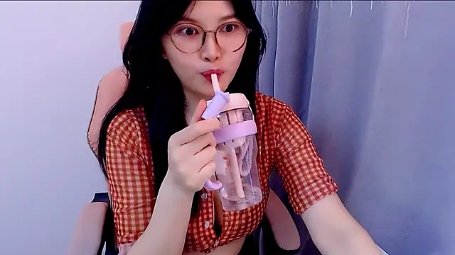 Snapshot of Little-sweet chatting on 09-23-25, 03:20 Little-sweet online show from 09-23-25, 03:20