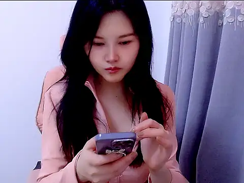 Snapshot of Little-sweet chatting on 09-25-25, 12:58 Little-sweet online show from 09-25-25, 12:58