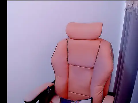 Snapshot of Little-sweet chatting on 10-08-25, 01:47 Little-sweet online show from 10-08-25, 01:47