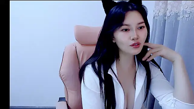 Snapshot of Little-sweet chatting on 10-19-25, 01:28 Little-sweet online show from 10-19-25, 01:28