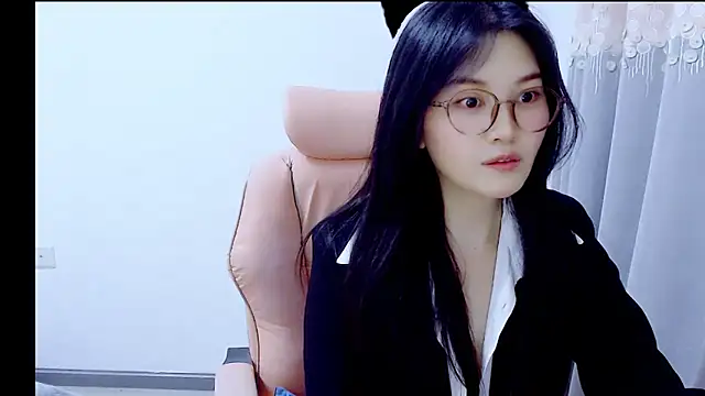 Snapshot of Little-sweet chatting on 10-21-25, 01:56 Little-sweet online show from 10-21-25, 01:56