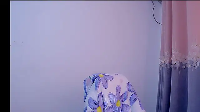 Snapshot of Little-sweet chatting on 11-20-25, 01:28 Little-sweet online show from 11-20-25, 01:28