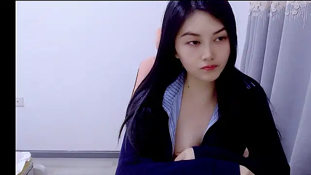 Snapshot of Little-sweet chatting on 11-25-25, 12:49 Little-sweet online show from 11-25-25, 12:49