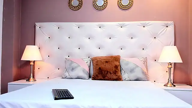 Snapshot of Violet_Grace chatting on 03-08-25, 01:25 Violet Grace online show from 03-08-25, 01:25