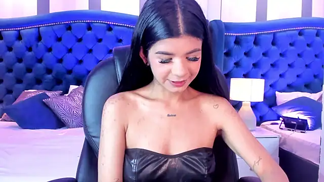 Snapshot of Violet_Grace chatting on 10-21-25, 04:19 Violet Grace online show from 10-21-25, 04:19