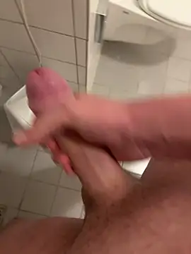 Snapshot of romanhrdcore chatting on 02-18-25, 04:37 romanhrdcore online show from 02-18-25, 04:37