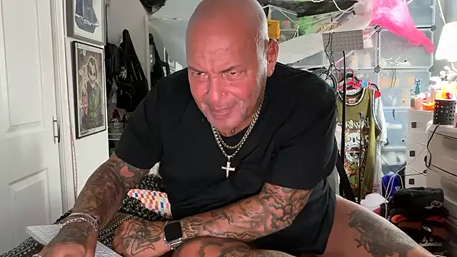 Snapshot of joeytatts66 chatting on 09-28-25, 02:17 joeytatts66 online show from 09-28-25, 02:17