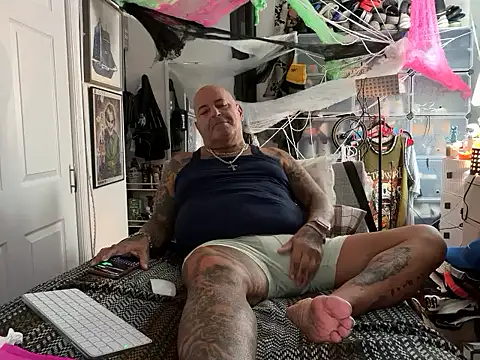 Snapshot of joeytatts66 chatting on 10-01-25, 01:22 joeytatts66 online show from 10-01-25, 01:22