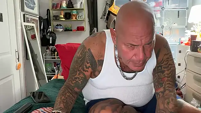 Snapshot of joeytatts66 chatting on 11-12-25, 02:01 joeytatts66 online show from 11-12-25, 02:01