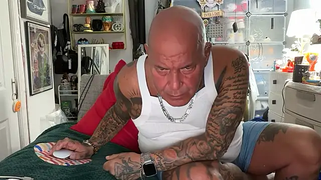 Snapshot of joeytatts66 chatting on 11-17-25, 02:28 joeytatts66 online show from 11-17-25, 02:28