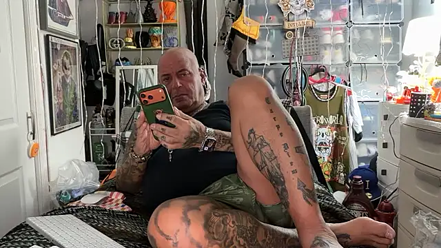 Snapshot of joeytatts66 chatting on 11-19-25, 02:22 joeytatts66 online show from 11-19-25, 02:22