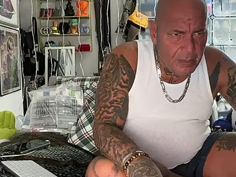 Snapshot of joeytatts66 chatting on 11-21-25, 02:54 joeytatts66 online show from 11-21-25, 02:54