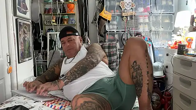 Snapshot of joeytatts66 chatting on 11-29-25, 03:09 joeytatts66 online show from 11-29-25, 03:09