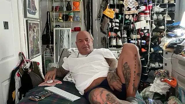 Snapshot of joeytatts66 chatting on 12-15-25, 03:00 joeytatts66 online show from 12-15-25, 03:00