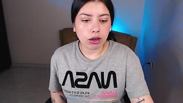 iam emy online show from 04-26-26, 03:37