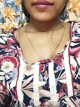 Snapshot of Sania-Love chatting on 02-08-25, 07:49 Sania-Love online show from 02-08-25, 07:49