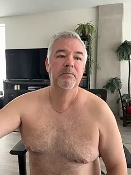 Snapshot of aarosteev2 chatting on 03-04-26, 03:40 aarosteev2 online show from 03-04-26, 03:40