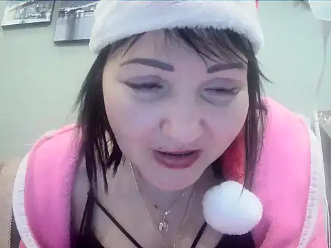 Snapshot of ClaireSunset chatting on 12-17-24, 08:43 ClaireSunset online show from 12-17-24, 08:43