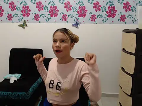 Snapshot of Naomi991 chatting on 01-03-25, 08:11 Naomi991 online show from 01-03-25, 08:11