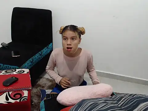 Snapshot of Naomi991 chatting on 02-07-25, 03:52 Naomi991 online show from 02-07-25, 03:52