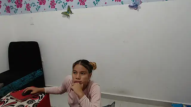 Snapshot of Naomi991 chatting on 03-17-25, 11:32 Naomi991 online show from 03-17-25, 11:32