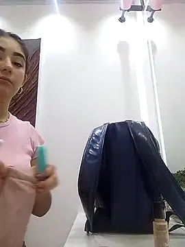 Snapshot of Belliinda_21 chatting on 02-09-25, 06:26 Belliinda 21 online show from 02-09-25, 06:26