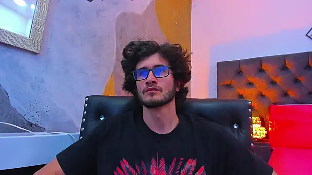 Loggan donnelly online show from 12-26-24, 11:57