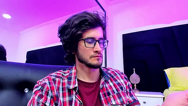 Loggan donnelly online show from 12-30-24, 11:49