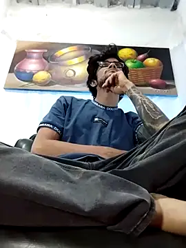 Loggan donnelly online show from 04-18-26, 04:27