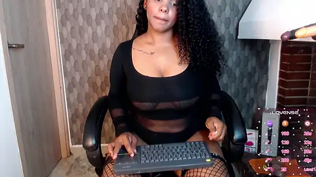 Snapshot of amaya_etthan chatting on 12-27-24, 08:56 amaya etthan online show from 12-27-24, 08:56