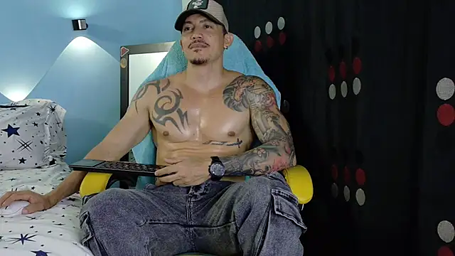 Snapshot of Alex_motta chatting on 07-12-26, 03:30 Alex motta online show from 07-12-26, 03:30