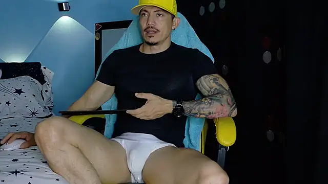 Snapshot of Alex_motta chatting on 07-13-26, 03:42 Alex motta online show from 07-13-26, 03:42