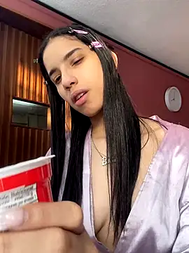 Snapshot of Praga_Pink chatting on 10-20-25, 11:32 Praga Pink online show from 10-20-25, 11:32
