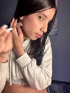 Snapshot of Praga_Pink chatting on 12-18-25, 11:38 Praga Pink online show from 12-18-25, 11:38