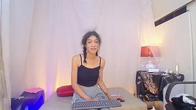 Snapshot of Aurora_ath chatting on 06-15-26, 10:06 Aurora ath online show from 06-15-26, 10:06