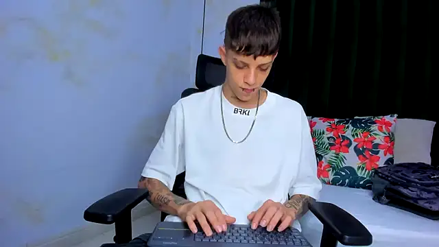 Snapshot of Adam_hard_ chatting on 01-17-25, 07:49 Adam hard  online show from 01-17-25, 07:49