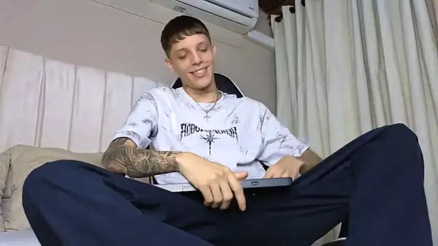 Snapshot of Adam_hard_ chatting on 09-11-25, 08:20 Adam hard  online show from 09-11-25, 08:20