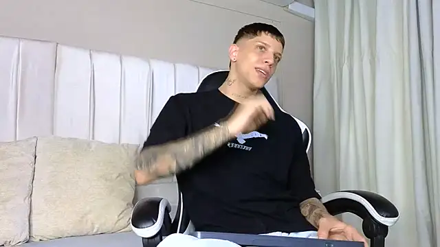 Snapshot of Adam_hard_ chatting on 09-23-25, 08:12 Adam hard  online show from 09-23-25, 08:12