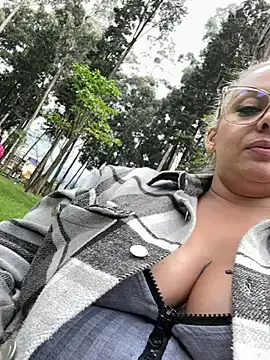 Snapshot of Aligoldbottom chatting on 12-07-24, 07:21 Aligoldbottom online show from 12-07-24, 07:21