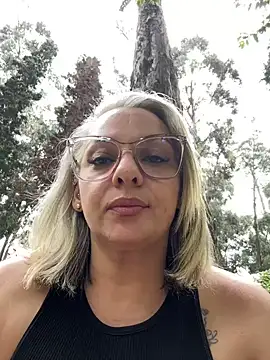 Snapshot of Aligoldbottom chatting on 12-15-24, 04:04 Aligoldbottom online show from 12-15-24, 04:04