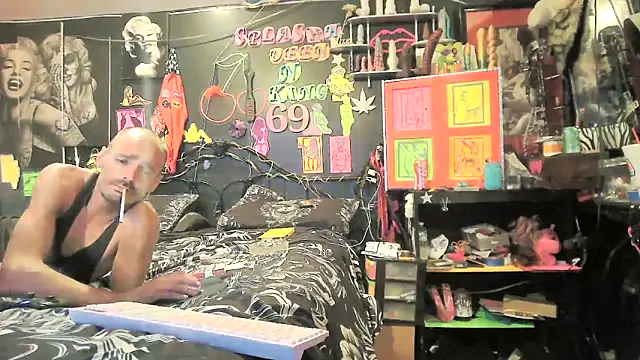 Snapshot of kjs_daddy123 chatting on 06-08-26, 01:50 kjs daddy123 online show from 06-08-26, 01:50