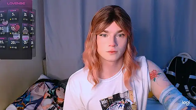 Snapshot of Alice_Hells chatting on 01-18-25, 05:52 Alice Hells online show from 01-18-25, 05:52