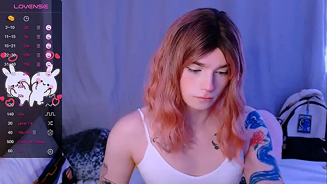 Snapshot of Alice_Hells chatting on 02-19-25, 05:05 Alice Hells online show from 02-19-25, 05:05